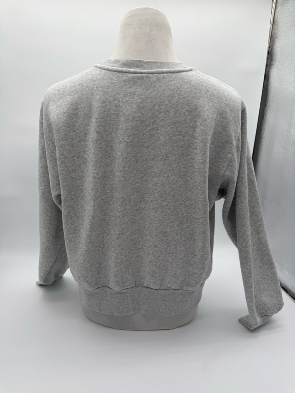 Adidas Women's Loose Slight Cropped Sweatshirt Light Gray Size 2X Plus Size EUC - Picture 12 of 14